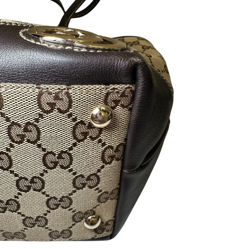 Gucci New Britt Canvas Tote Monogram Medium

Code 169946 502752

Dimensions:
Base length: 10.75 in
Width: 5.00 in
Height: 9.00 in
Drop: 7.75 in

In very good condition. Light wear to the corners.

Does not come with the original dust bag or box.