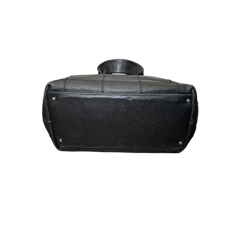 Chanel Leather Square Stitch Shoulder Bag

Serial Code: 8735***

Dimensions:14 L x 12 H

In very good condition. Some corner wear, some scratching on the hardware and interior marks.

Does not come with the original duat bag or box.