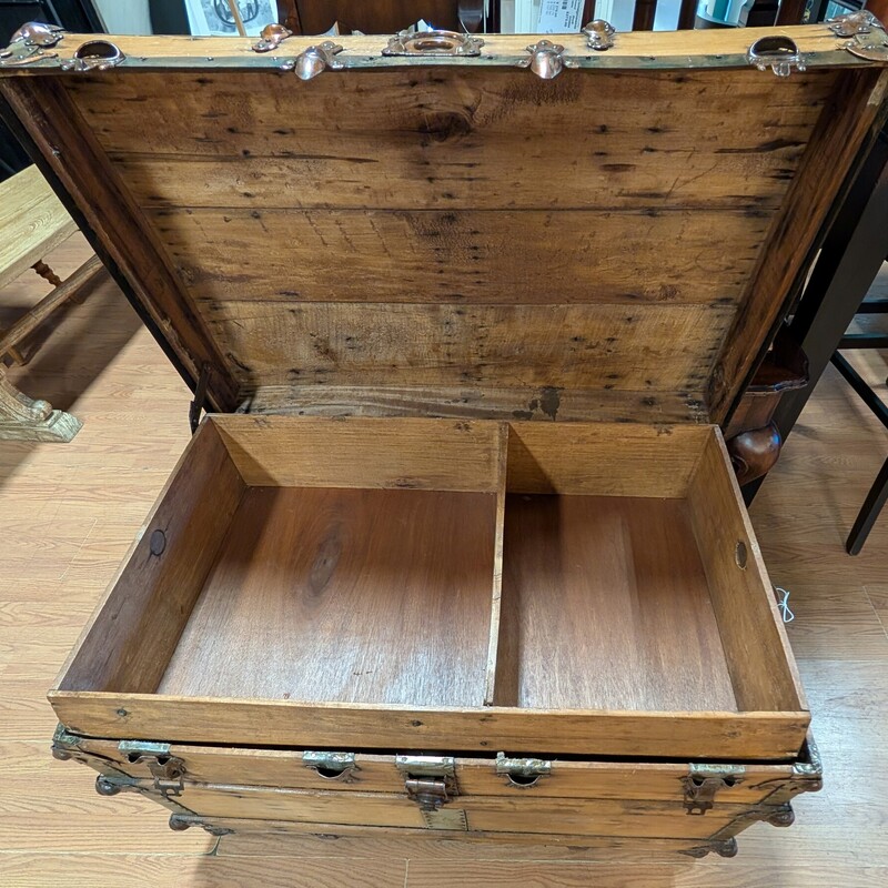 Vintage Steamer Trunk, Wood, Inserts
35 x 21 x 24h
