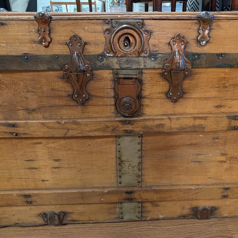 Vintage Steamer Trunk, Wood, Inserts
35 x 21 x 24h