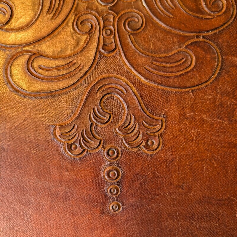 Imperial Entry Colonial, Tooled, Leather<br />
50 x 30 x 45h