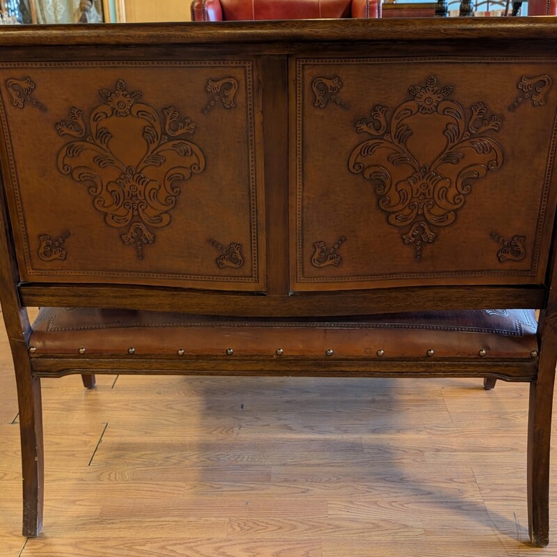 Imperial Entry Colonial, Tooled, Leather<br />
50 x 30 x 45h