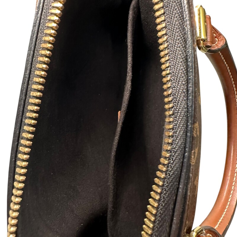 Louis Vuitton Pallas Monogram BB<br />
<br />
Date Code:SP4176<br />
<br />
Dimensions:<br />
<br />
Height: 7.5 x  9.75 x Depth: 3.25 inches<br />
<br />
In very good condition. Some  very minor scratching on hardware.<br />
<br />
Does not come with original dust bag or box.<br />
<br />
Does not come with original dust bag or box .