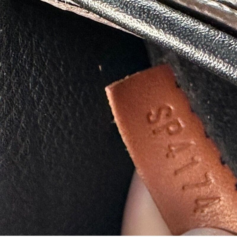 Louis Vuitton Pallas Monogram BB<br />
<br />
Date Code:SP4176<br />
<br />
Dimensions:<br />
<br />
Height: 7.5 x  9.75 x Depth: 3.25 inches<br />
<br />
In very good condition. Some  very minor scratching on hardware.<br />
<br />
Does not come with original dust bag or box.<br />
<br />
Does not come with original dust bag or box .