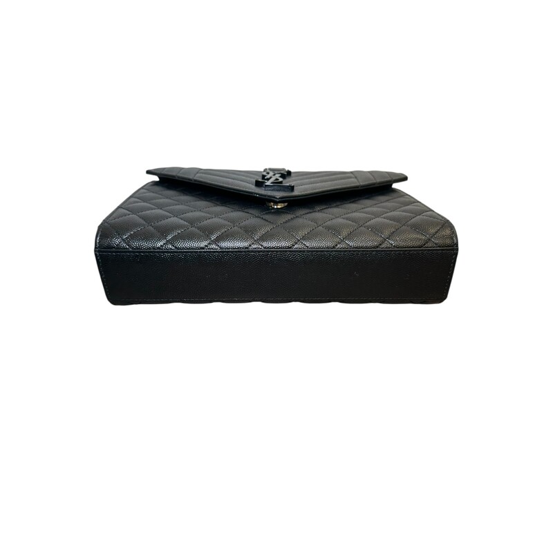 Saint Laurent Triquilt Envelope Grained Leather Bag<br />
<br />
Style Code:BRS600185.1121<br />
<br />
Dimensions:9.5 x 7 H inches<br />
<br />
In excellent condition. Minor scratching on the hardware.<br />
<br />
Comes with the original dust bag. No box.