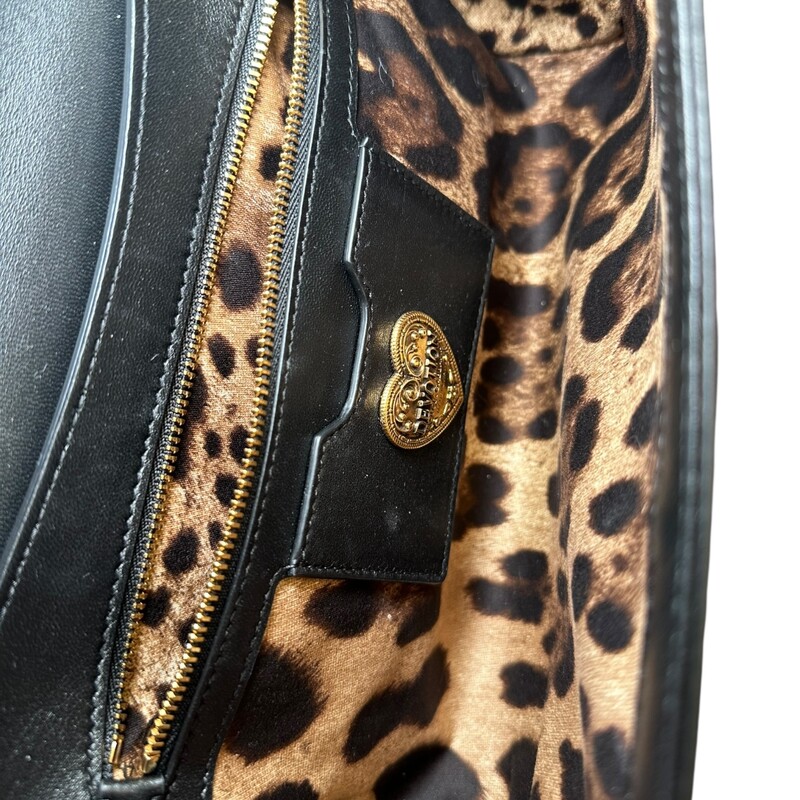 Dolce & Gabbana Devotion Lambskin Crossbody

Dimensions:5.7H x 8.3 W x 1.2 D inches

In excellent condition. Very faint scratching on the hardware.

Comes with the original dust bag and box.