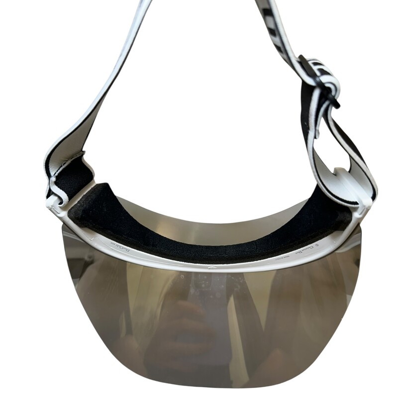 Dior Club1 Visor<br />
<br />
In very good condition. Some faint scratching.<br />
<br />
Comes with the original dust bag. No box