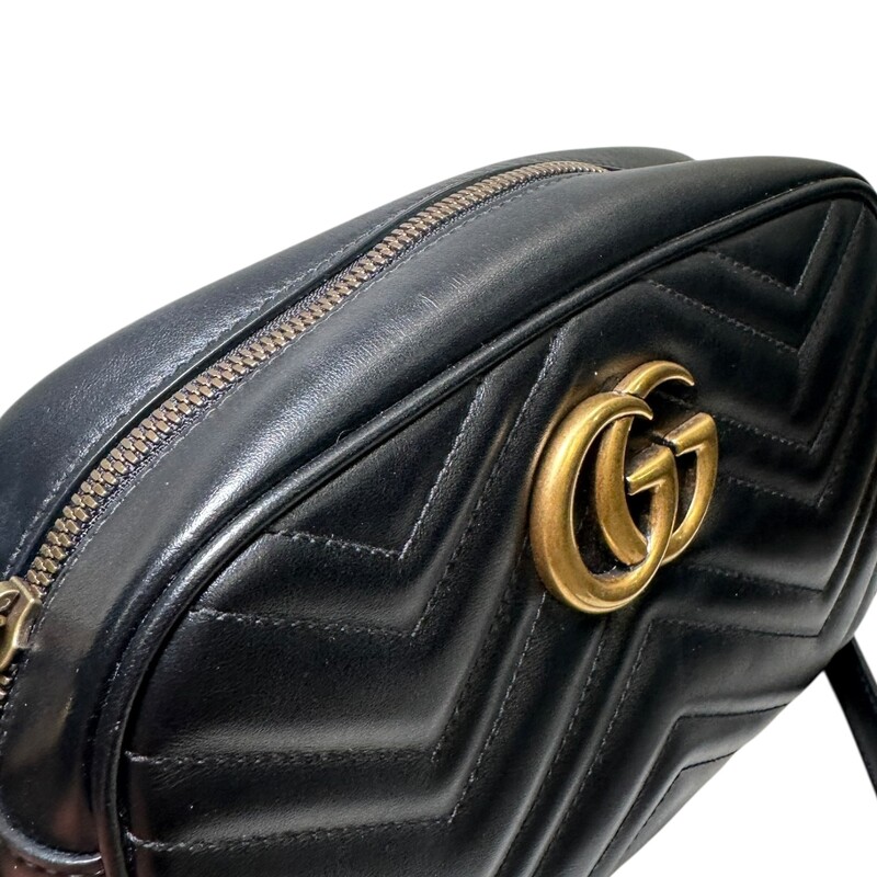 Gucci Marmont Camera Small Black

Code: 447632 520981

Dimensions:
9.5W x 5H x 3D

In very good condition. Light scratching to hardware.

Comes with the original dust bag. No box.