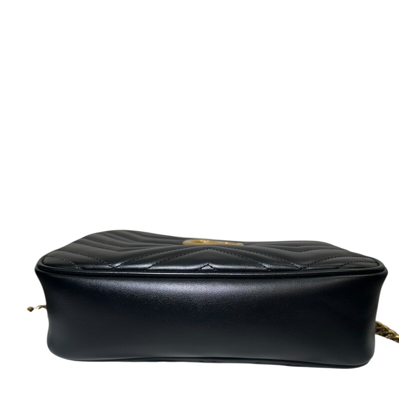 Gucci Marmont Camera Small Black<br />
<br />
Code: 447632 520981<br />
<br />
Dimensions:<br />
9.5W x 5H x 3D<br />
<br />
In very good condition. Light scratching to hardware.<br />
<br />
Comes with the original dust bag. No box.