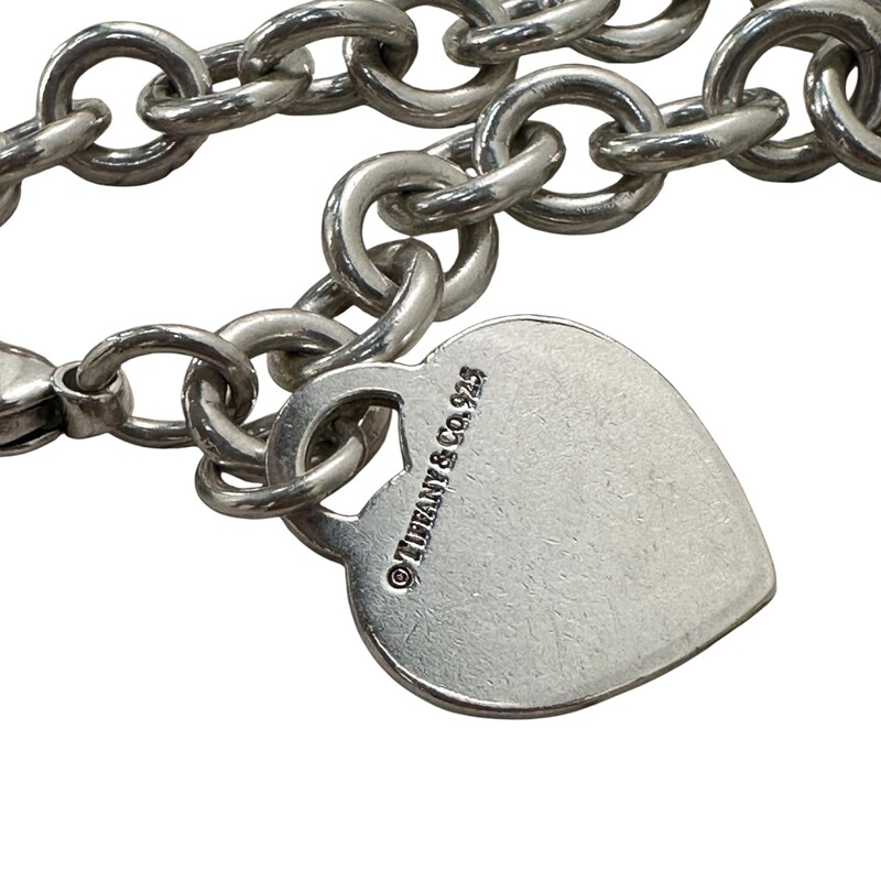Tiffany & Co Heart Please Return to Tiffany Bracelet<br />
<br />
.925 Sterling Silver<br />
<br />
Dimensions:Chain Length: 7inches<br />
<br />
In very good condition. Some surface scratches.<br />
<br />
Comes with the orginal dust bag. No box.