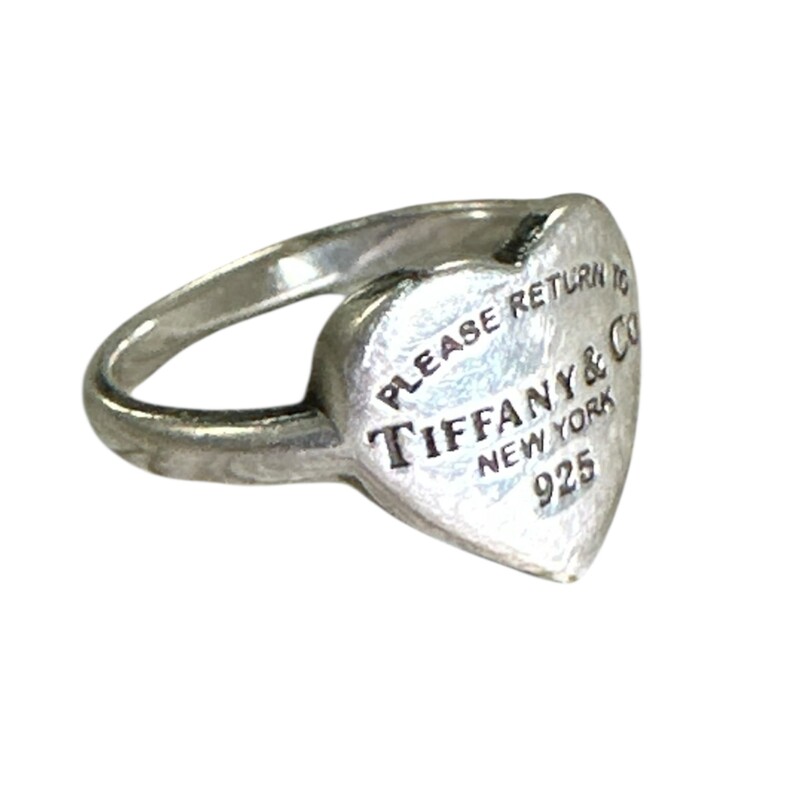 Tiffany & Co Please Return To Tiffany Heart<br />
<br />
Size: 6<br />
<br />
Some minor scratches on the hardware.<br />
<br />
Does not come with the original dust bag or box.