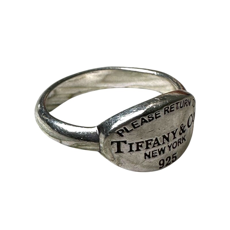Tiffany & Co Please Return To Tiffany Oval<br />
<br />
Size: 7<br />
<br />
Some minor scratches on the hardware.<br />
<br />
Comes with the original dust bag. No box.