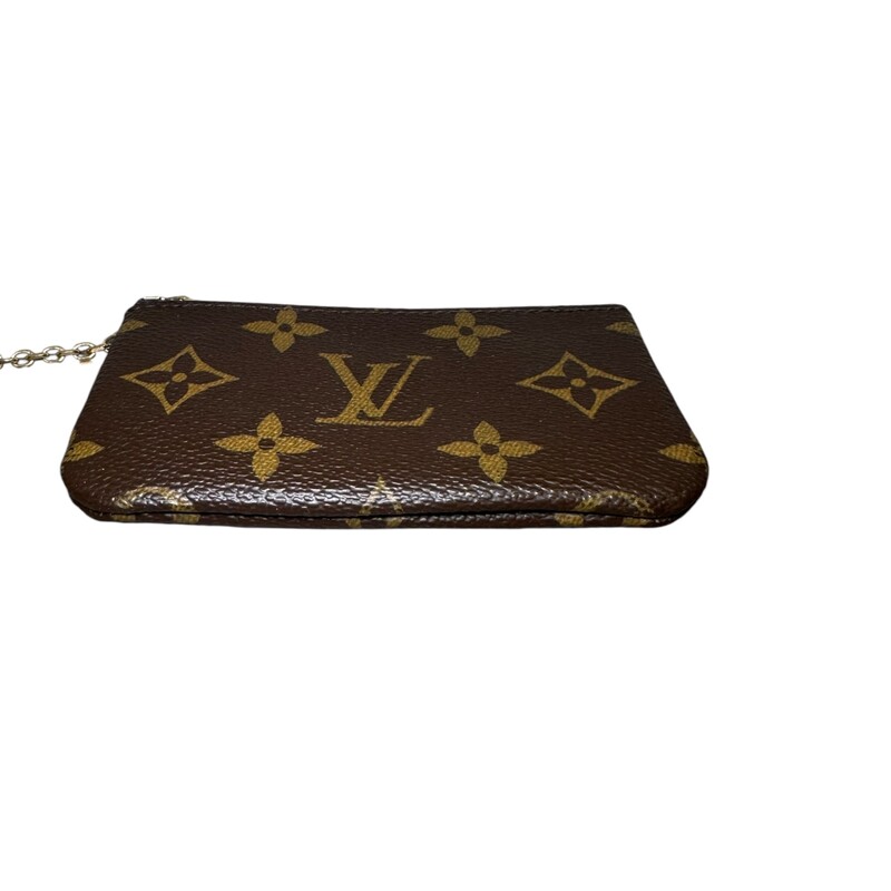 Louis Vuitton Key Pouch Monogram

Date Code: CT 3151

Dimensions:
4.7 x 2.8 inches
(Length x Height)

In very good condition. Scratching to the hardware.

Does not come with the original dust bag or box.
