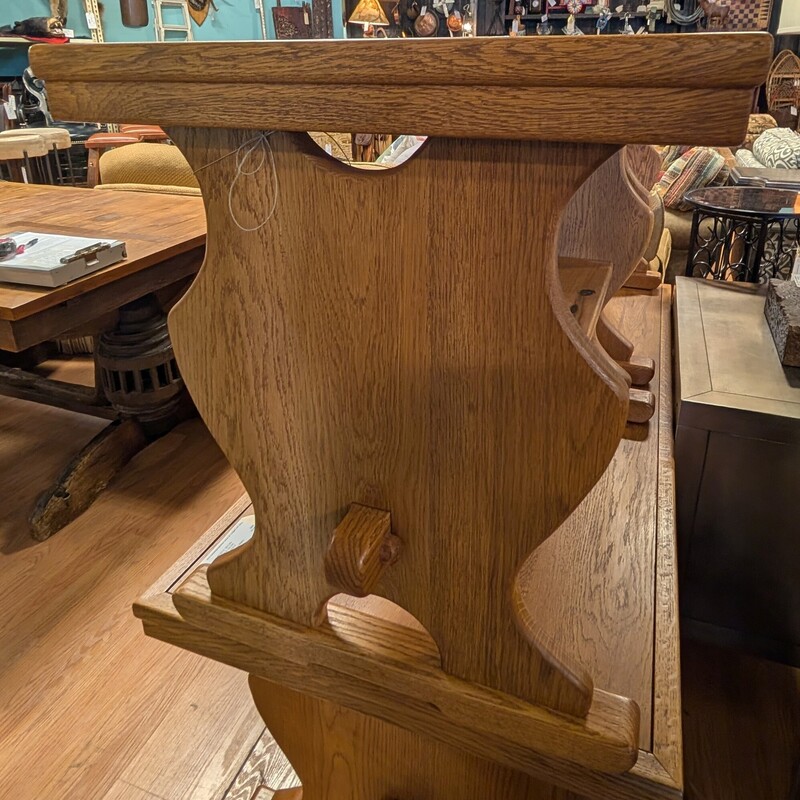 Oak Side Table, Shelf Below<br />
29 x 20 x 24h