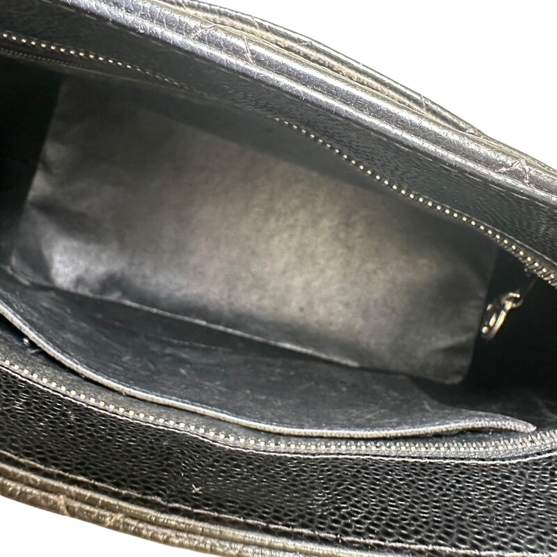 Chanel Medallion Black Tote<br />
<br />
Serial Code:68*****<br />
<br />
Dimensions: 11 L X 10 H inches<br />
<br />
In very good condition. Some minor marks inside the interior.<br />
<br />
Does not come with the original dust bag or box.