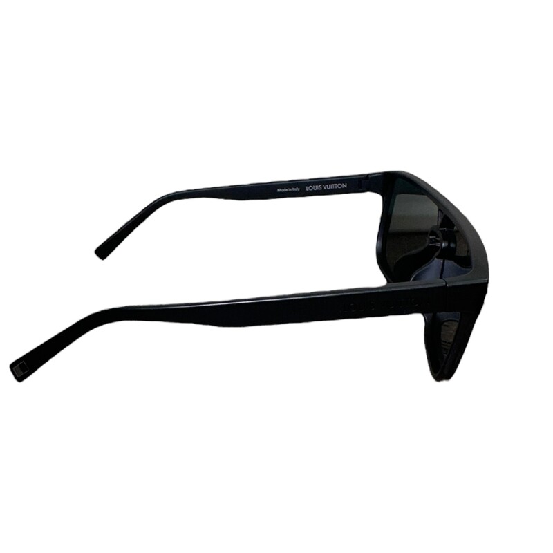 Louis Vuitton Waimea Black Z1082E Sunglasses<br />
<br />
In very good condition. Light scuffs on the lens.<br />
<br />
Comes with the original dust bag and box.