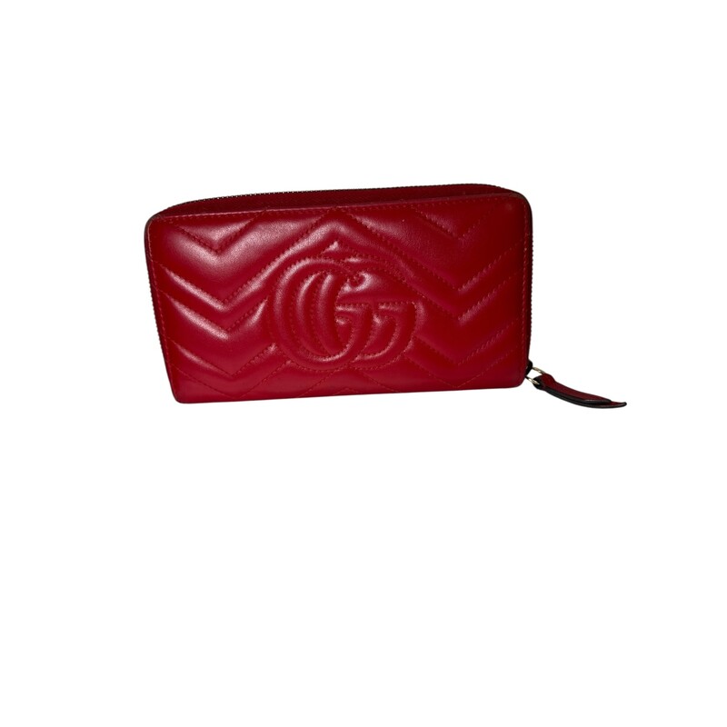 Gucci Red Marmont Chevron Leather Wallet<br />
<br />
Style Code: 443123.525040<br />
<br />
Dimensions:7.5  L x 4 H inches<br />
<br />
In good condition. Light scratching and tarnishing  on the hardware. Corner wear.<br />
<br />
Comes with tthe original dust bag and box.