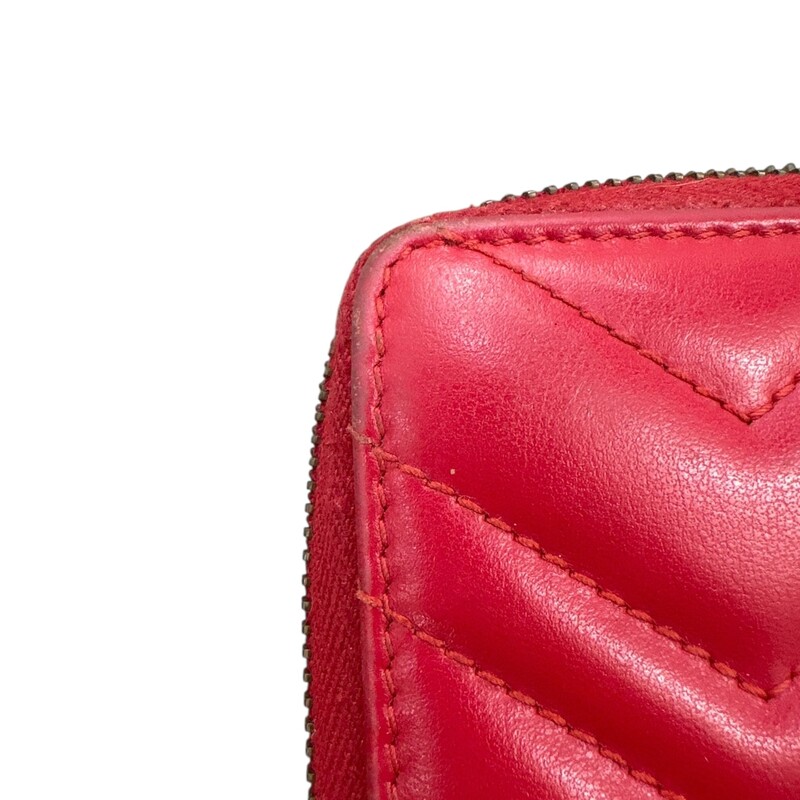 Gucci Red Marmont Chevron Leather Wallet

Style Code: 443123.525040

Dimensions:7.5  L x 4 H inches

In good condition. Light scratching and tarnishing  on the hardware. Corner wear.

Comes with tthe original dust bag and box.