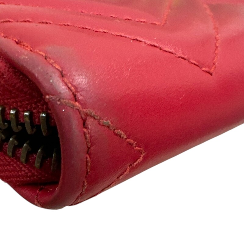 Gucci Red Marmont Chevron Leather Wallet<br />
<br />
Style Code: 443123.525040<br />
<br />
Dimensions:7.5  L x 4 H inches<br />
<br />
In good condition. Light scratching and tarnishing  on the hardware. Corner wear.<br />
<br />
Comes with tthe original dust bag and box.