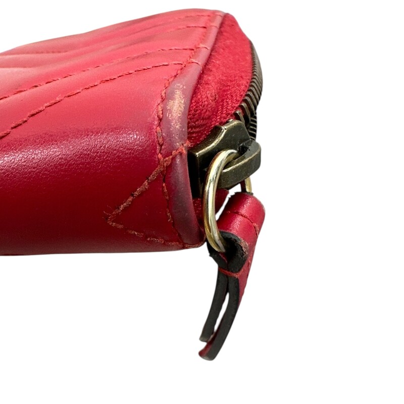 Gucci Red Marmont Chevron Leather Wallet

Style Code: 443123.525040

Dimensions:7.5  L x 4 H inches

In good condition. Light scratching and tarnishing  on the hardware. Corner wear.

Comes with tthe original dust bag and box.