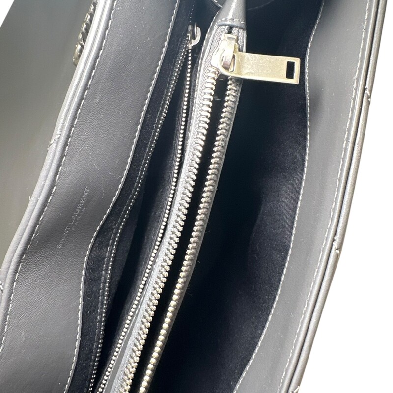 Saint Laurent Lou Quilted Medium Bag

Style Code: GAB4872160418

Dimensions: 11 L X 10 H inches

In very good condition. Some minor marks inside the interior.

Does not come with the original dust bag or box.