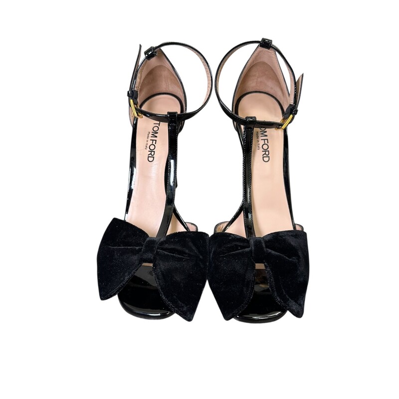 Tom Ford Bow Velvet Black Bow Heels<br />
<br />
Size 39.5<br />
<br />
Style Code: W3339X<br />
<br />
In very good condition. Some marks on the bottoms.<br />
<br />
Does not come with the original dust bag or box.