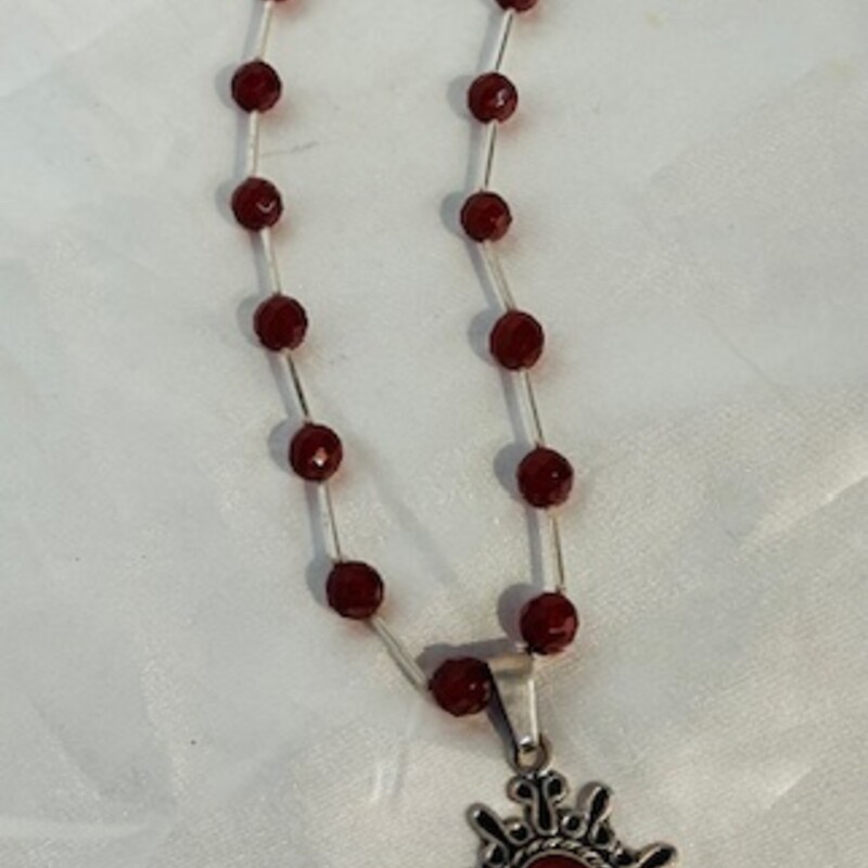 CII 925 Mexico Cabochon Burst Necklace
Silver Red Size: 16L
