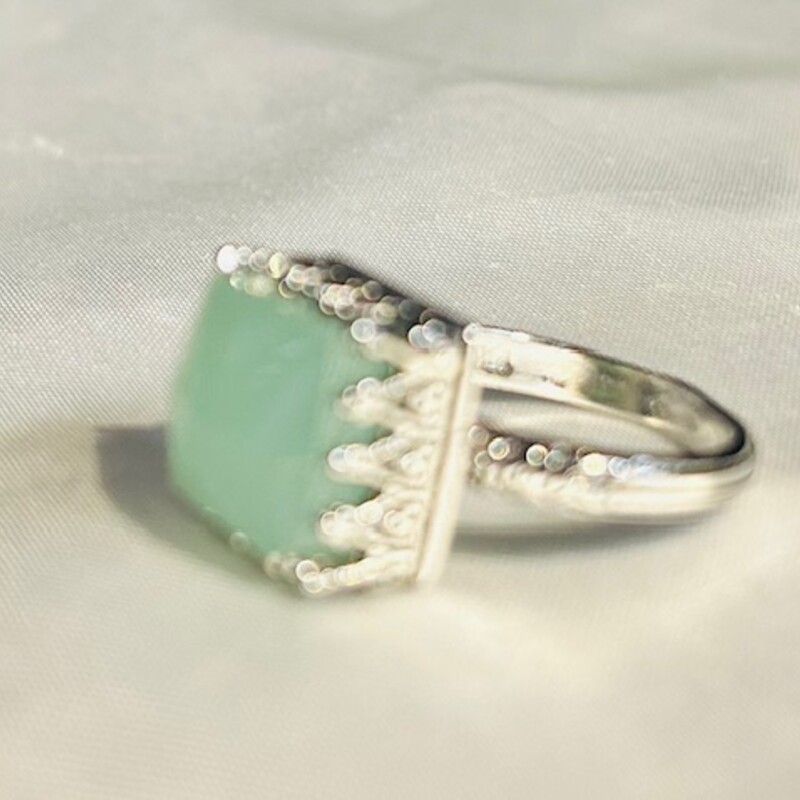 925 Square Green Stone Ring
Green Silver Size: 7.25
