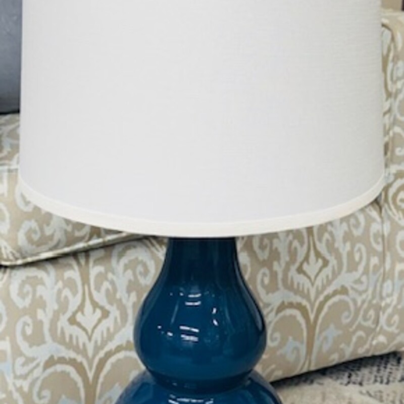 Double Gourd Gold Accent Lamp
Blue, White and Gold
Size: 15x35H