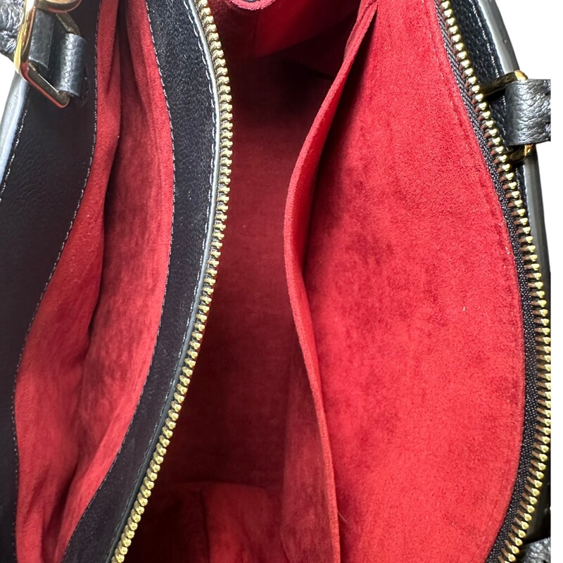 Louis Vuitton Grand Palais Emperiente Black<br />
<br />
Chipped<br />
<br />
Dimensions:<br />
13.4 x 9.4 x 5.9 inches<br />
(Length x Height x Width)<br />
<br />
In excellent condition. Light scuffs to the corners. Comes with the lock, keys and long strap.<br />
<br />
Comes with the original dust bag and box.