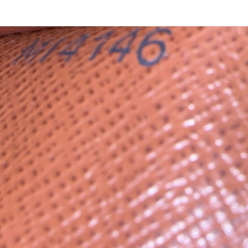 Louis Vuitton Monogram Pocket Organizer

Date Code:MI4146

Dimensions:5 L x 7 H inches

In very good condition. Light marks inside the interior.

Comes with the original dust bag and box.