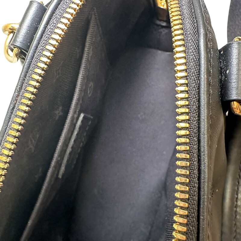 Louis Vuitton Bubblegram Calfskin Alma BB with Strap<br />
<br />
Date Code:Microchip<br />
<br />
Dimensions: 9L x 6.75 H inches<br />
<br />
In excellent condition. Minor scratching on hardware.<br />
<br />
Does not come with the original dust bag and and box.