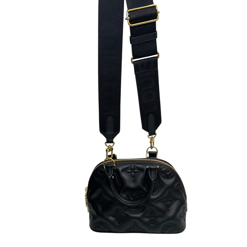 Louis Vuitton Bubblegram Calfskin Alma BB with Strap<br />
<br />
Date Code:Microchip<br />
<br />
Dimensions: 9L x 6.75 H inches<br />
<br />
In excellent condition. Minor scratching on hardware.<br />
<br />
Does not come with the original dust bag and and box.