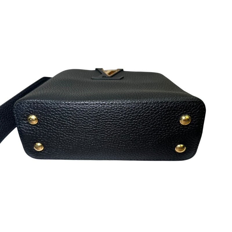 Louis Vuitton Capucines BB Black Python<br />
<br />
Chipped<br />
<br />
Dimensions:<br />
27 x 17.3 x 9 cm<br />
(Length x Height x Width)<br />
<br />
In very good condition. Light wear to the interior.<br />
<br />
Does not come with the original dust bag or box.