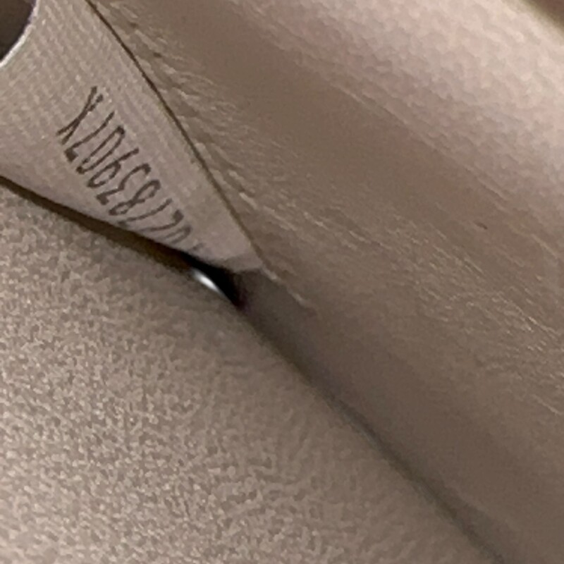 Bottega Veneta Desiree White Handbag Mini<br />
<br />
Code: P02783907X<br />
<br />
Dimensions:<br />
Base length: 7.50 in<br />
Height: 5.90 in<br />
Width: 2.60 in<br />
Drop: 18.90 in<br />
<br />
In very good condition. Light indentation to the leather.<br />
<br />
Comes with the original dust bag. No box.