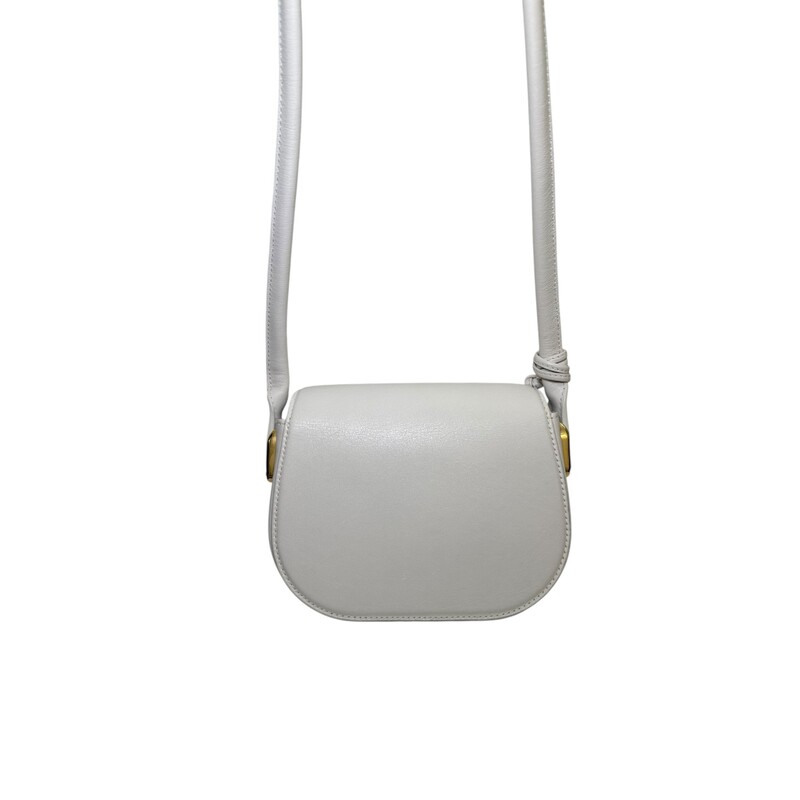 Bottega Veneta Desiree White Handbag Mini

Code: P02783907X

Dimensions:
Base length: 7.50 in
Height: 5.90 in
Width: 2.60 in
Drop: 18.90 in

In very good condition. Light indentation to the leather.

Comes with the original dust bag. No box.