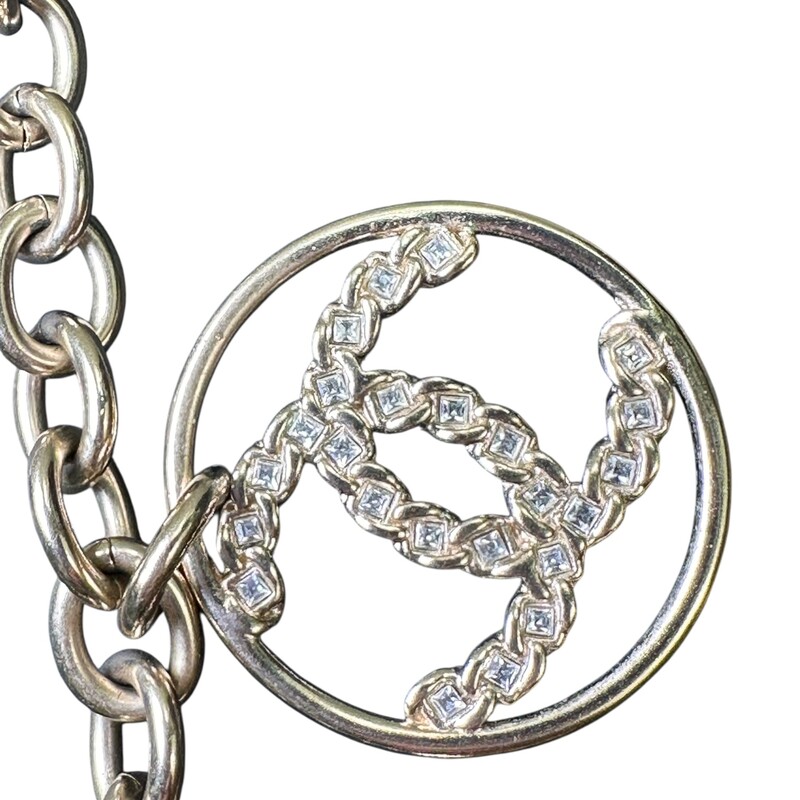 Chanel Crystal Logo Metal Strass Necklace

B19 P

In excellent condition.

Comes with the original dust cover and box.