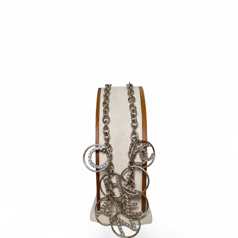 Chanel Crystal Logo Metal Strass Necklace

B19 P

In excellent condition.

Comes with the original dust cover and box.