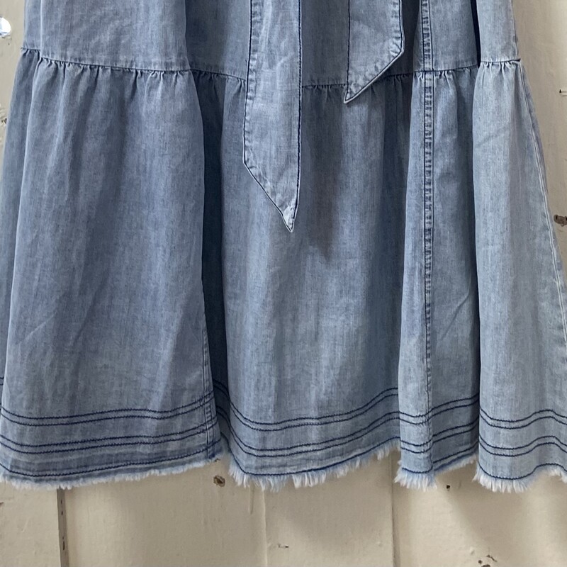 Chamb Tier Ruf Tie Skirt<br />
Chambray<br />
Size: L R $148