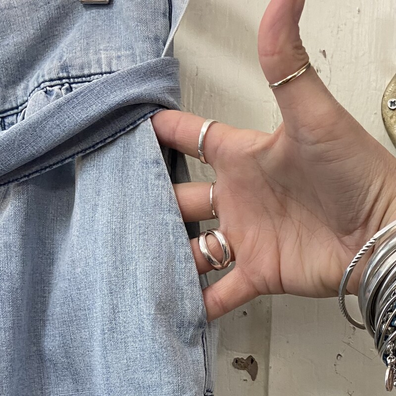 Chamb Tier Ruf Tie Skirt<br />
Chambray<br />
Size: L R $148