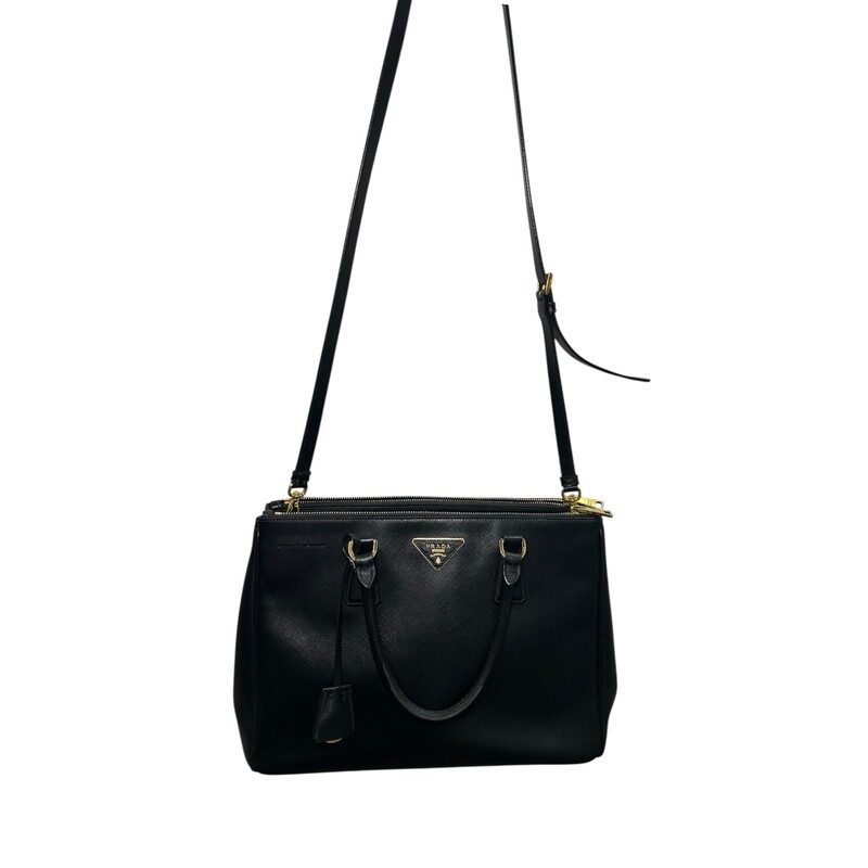 Prada Galleria Double Black Tote with Strap


Dimensions:Handle Drop: 5
Height: 10.5
Width: 14.5
Depth: 6

In very good condition. Light tariching to the hardware. And wear to corners.

Comes with original dust cover. No box.
