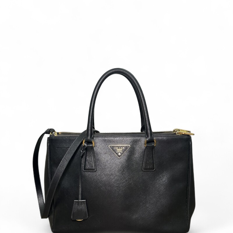 Prada Galleria Double Black Tote with Strap


Dimensions:Handle Drop: 5
Height: 10.5
Width: 14.5
Depth: 6

In very good condition. Light tariching to the hardware. And wear to corners.

Comes with original dust cover. No box.