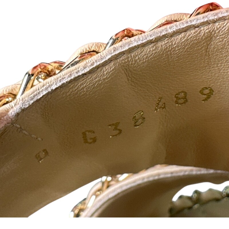 Chanel Interlocking CC Slingback Beige Sandals<br />
<br />
Size: 35<br />
<br />
Code: G38489<br />
<br />
In very good condition. Light scuffs on the cork and throughout the shoes.<br />
<br />
Does not come with the original dust bag or box.