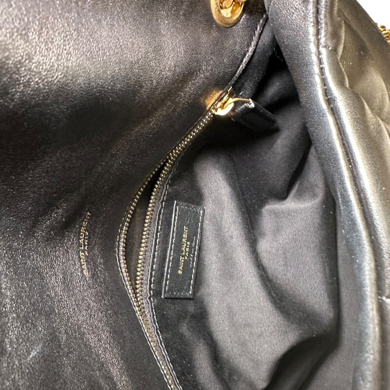 YSL Lou Puffer Small YSL Shoulder Bag in Quilted Leather<br />
<br />
Code: GUE5774760622<br />
<br />
Dimensions:<br />
6.7H x 11.4W x 4.3D<br />
<br />
In very good condition. Light corner wear.<br />
<br />
Comes with the original dust bag. No box.