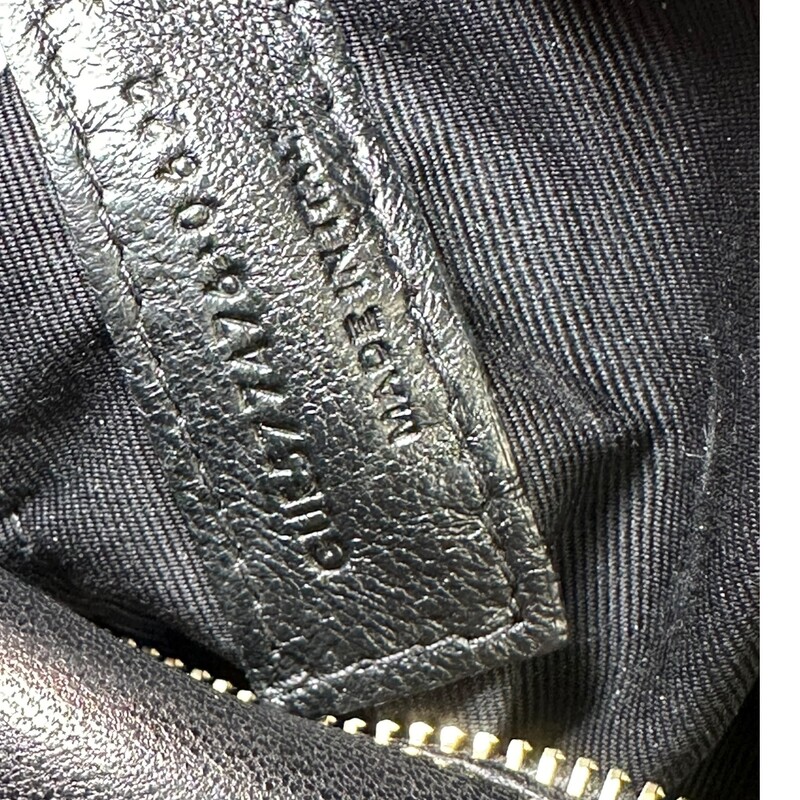 YSL Lou Puffer Small YSL Shoulder Bag in Quilted Leather<br />
<br />
Code: GUE5774760622<br />
<br />
Dimensions:<br />
6.7H x 11.4W x 4.3D<br />
<br />
In very good condition. Light corner wear.<br />
<br />
Comes with the original dust bag. No box.