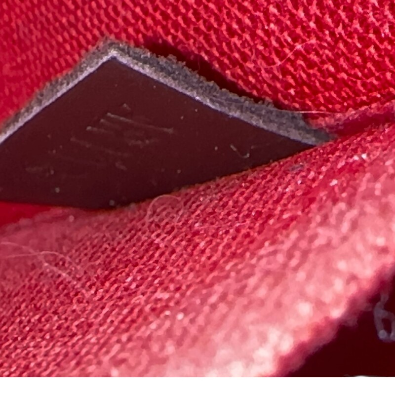 Louis Vuitton Alma PM Ebene

Code: AR1127

Dimensions:
12.6 x 9.8 x 6.3 inches
(Length x Height x Width)

In very good condition. Light wear throughout the bag.

Comes with the original dust bag and box.