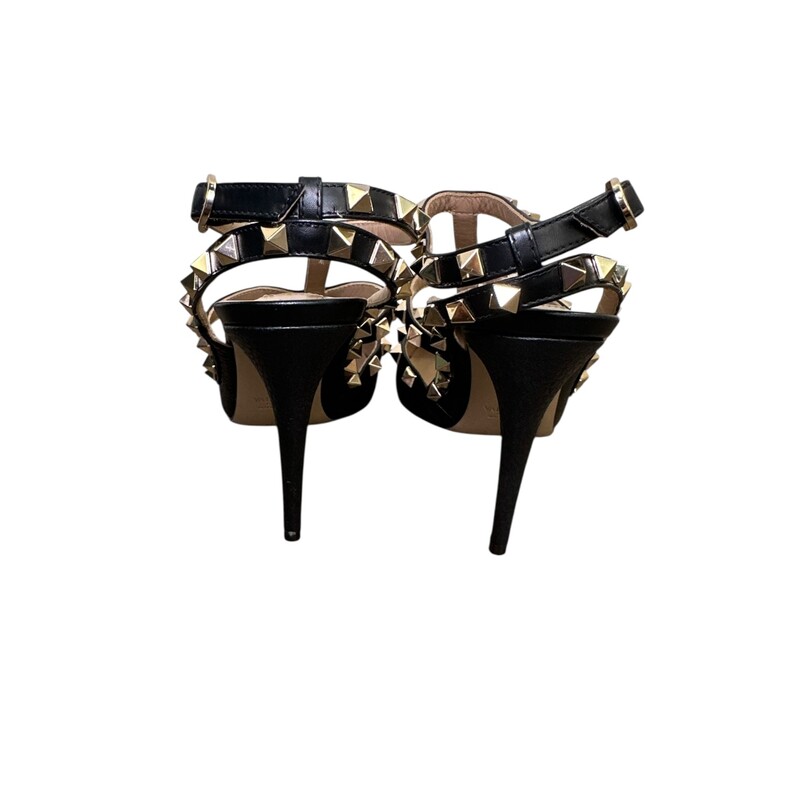 Valentino Garavani Rockstud ankle strap pump in elk-print calfskin<br />
<br />
Size: 37<br />
<br />
Code: YSZ 393 2<br />
<br />
In very good condition. Light wear to the bottom sole toe.<br />
<br />
Does not come with the original dust bag or box.