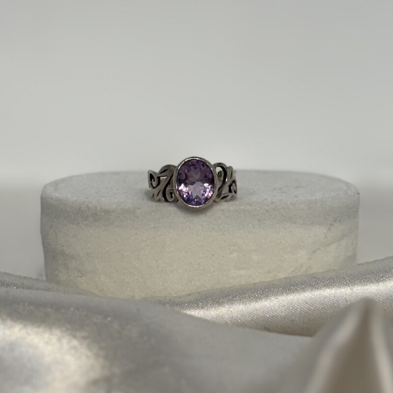 925 Amethyst Filigree Ring
Purple Silver Size: 7