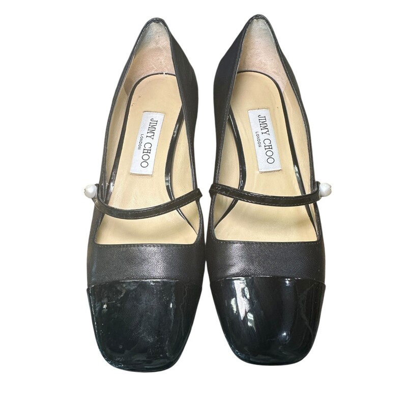 Jimmy Choo Elisa 45 Black Shoes<br />
<br />
Size: 37<br />
<br />
In very good condition. Light stuffs throughout the shoes.<br />
<br />
Does not come with the original dust bag or box.