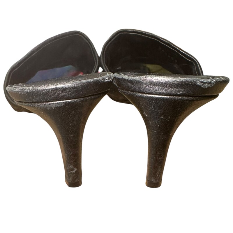 Louis Vuitton Revival Mules Black<br />
<br />
Size: 41<br />
<br />
Code: SW1201<br />
<br />
In good condition. Wear to the back of the heels leather. And wear to the front of the heels.<br />
<br />
Does not come with the original dust bag or box.